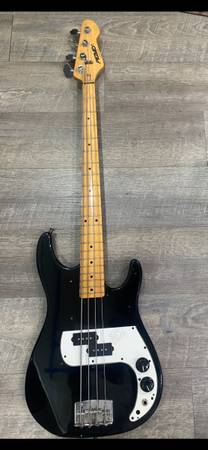 Peavey usa made bass guitar 1
