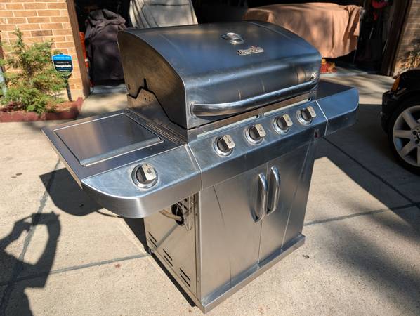 Charbroil Stainless 4 -Burner Propane Propane Gas BBQ Barbeque Grill 1