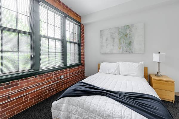 $3,999 / 3br - 1000ft2 - GORGEOUS RIVER VIEW! 3BR Available Today!  2 MONTHS FREE! (Waltham)63824666307585124