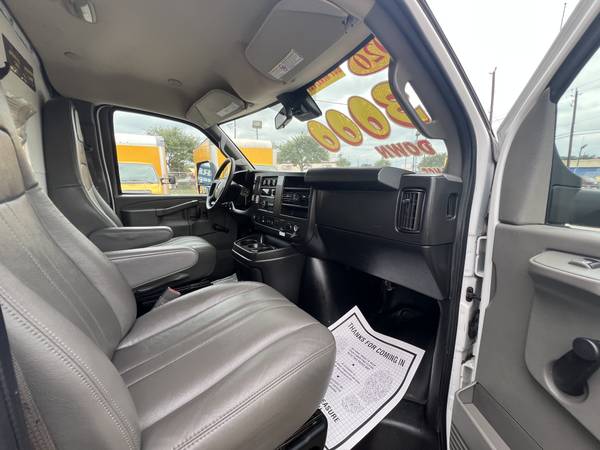 2020 GMC 16FT - Photo 12