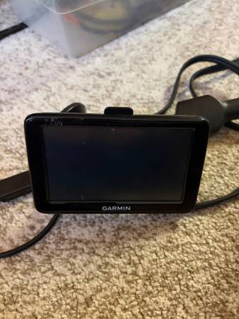 Garmin gps w/ charger 1