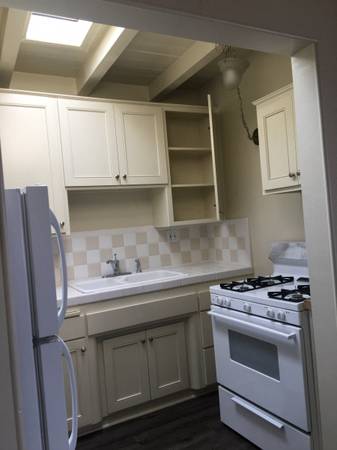 Charming Apartment * Natural light - Hardwood flooring * Pets OK! * 1