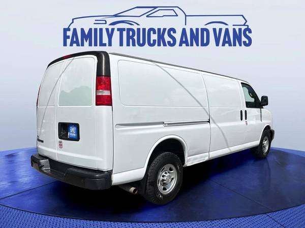 2019 Chevrolet Express - Photo 5