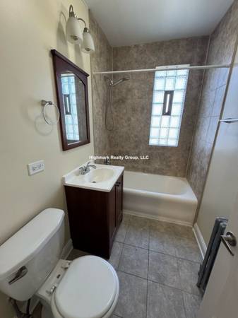 $1,400 / 1br - 🌇🛋️🪟Ático reformado de 1 dormitorio – Una belleza en Belmont Cragin🛋️🪟🌇 (Chicago)63781350774913121