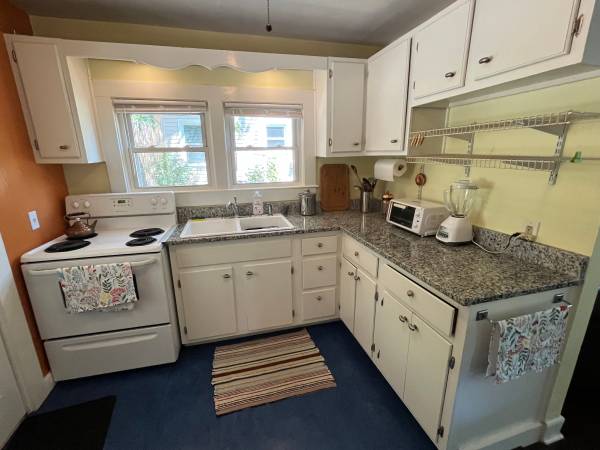 $1,900 / 2br - 700ft2 - Cabaña amueblada en West Asheville disponible de 3 a 5 meses a partir del 1 de diciembre (Asheville)64029208181891121