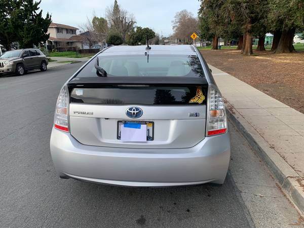2011 PRIUS EN BUEN ESTADO 142K MILLAS TÍTULO LIMPIO - $6,200 (santa cruz)63617844405121123