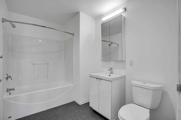 $1,865 / 2br - 718ft2 - 2X2 ACROSS FROM OHSU AVAILABLE NOW! (Portland)63842023573507124