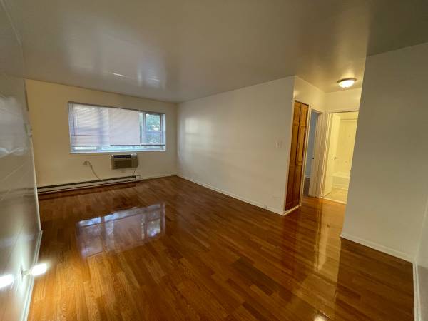 $1,550 / 1br - 750ft2 - GREAT PRICE LARGE 1BED  CONDO (Edgewater)64041810260610120