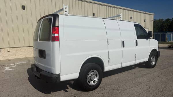 2020 Chevrolet Express 2500 - Photo 4