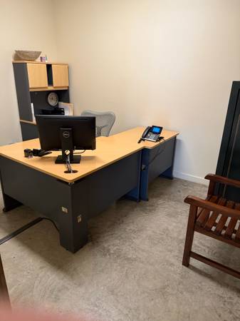 $950 / 175ft2 - One  Office left spaces for rent near airport (NORTH CHARLESTON)64016105046658124