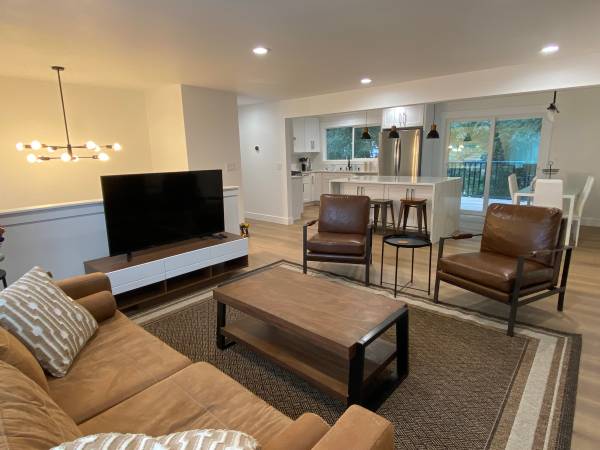 $4,750 / 4br - 2240ft2 - Furnished House in Bellevue, near Microsoft, Amazon, Google. (Bellevue)63808058906241122