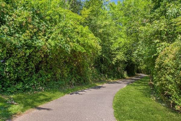 $1,895 / 2br - 1mo Free! OffStreet Parking, Spacious Units, Surrounded by Green Space (Portland, Beaverton, Tigard, Murray Hill)63777118106627123