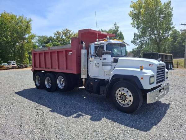 2000 MACK RD688S 1