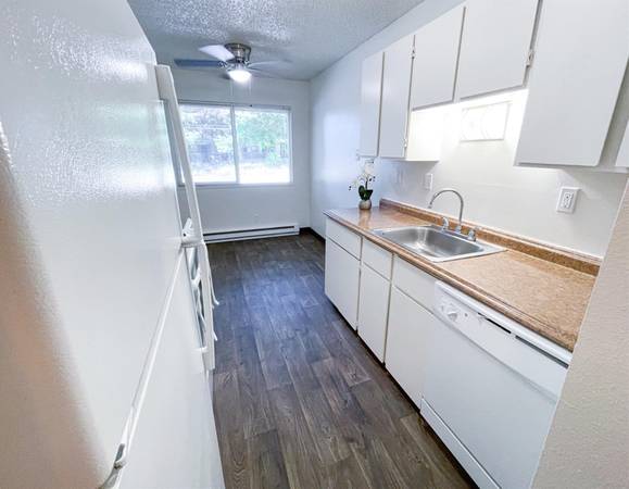 $1,215 / 1br - FREE MONTH & MORE! - Near 24HR Fitness, Generous Living Areas, Pets (Wilkes-East)63999452007298121