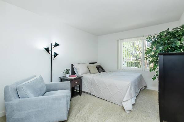 $2,549 / 2br - 919ft2 - Pantry, 2 bedroom, Located in Canyon Country (18414 W. Jakes Way, Canyon Country, CA)63863785735169121