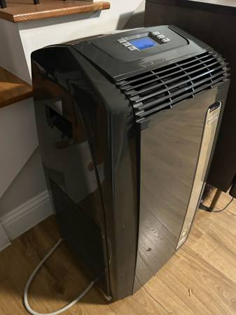Portable 4 in 1  Air conditioner, heater, dehumidifier, and fan. 13,000 BTU –  1