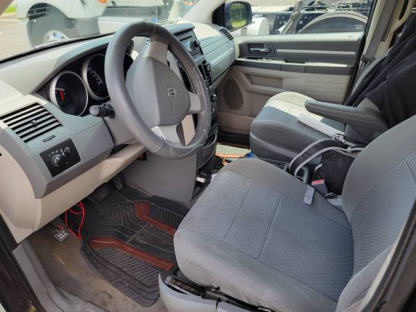 2010 dodge grand caravan - $2,000 (Gallatin)63621512893699121