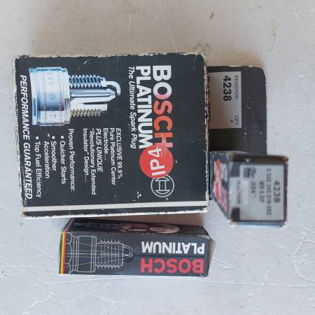 Bosch 4238 Platinum Spark Plugs 1