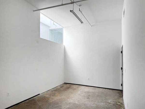 SSTUDIO 256: A CLEAN BRIGHT ARTIST STUDIO BUILT FOR SERIOUS ARTWORK 1