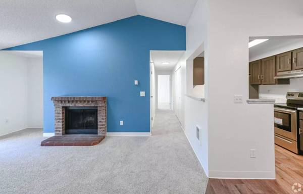 $1,895 / 1br - 700ft2 - Comfortable convenience at Garden Pointe! Washer & Dryer in unit (Seattle)64031312377731124