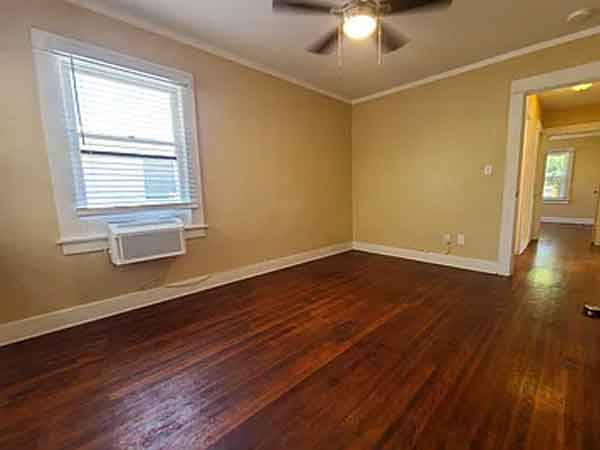 $975 / 2br - Craftsman style  2 bed 1 bath house (San Diego, CA)64037219668355123