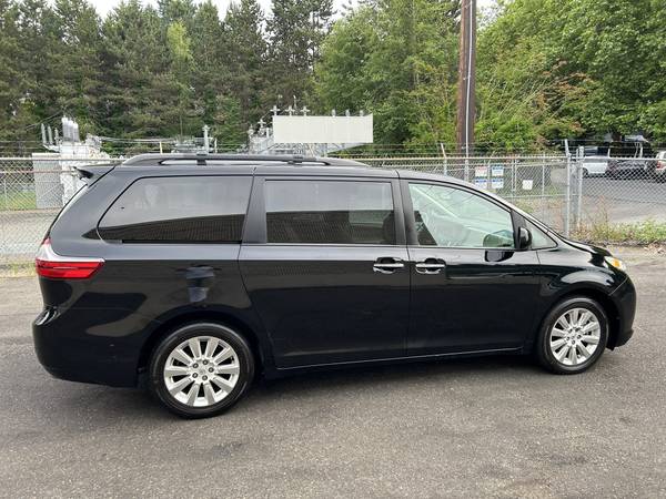 2015 Toyota Sienna XLE Premium AWD --1 propietario, equipado, título limpio, bonito - $24,995 (kirkland)63613934826499123