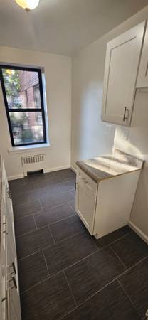 $1,950 / 700ft2 - Large 1 bed apt Great Building ! (Rego Park)63689806962177124