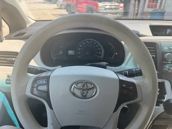 2011 Toyota Sienna, TRACCIÓN EN LAS CUATRO RUEDAS, SOLO 126,000 KM - $9,500 (Pelham)63469912250755123
