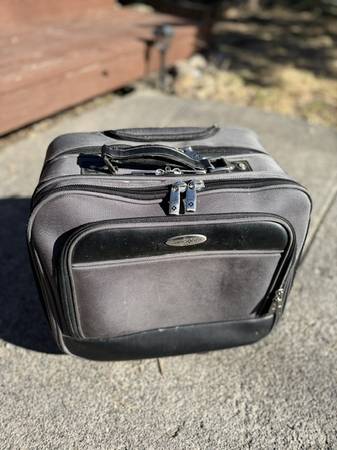 Samsonite Rolling Business Suitcase 1