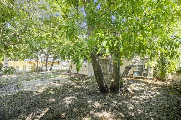 $2,799 / 2br - East of US1-Single Family House/attached garage-Downtown Hollywood (Downtown Hollywood)64049279930242123