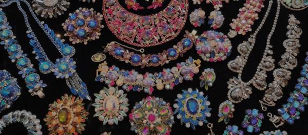 Looking to buy vintage colored rhinestone jewelry 1