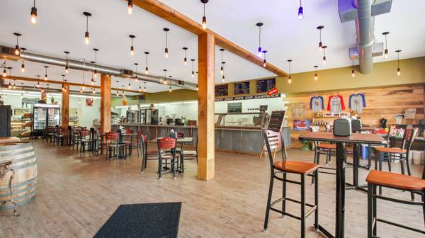 $379,900 / 3600ft2 - 909 W Main Street, Cameron, WI 54822 (Cameron, WI)63655162673921122