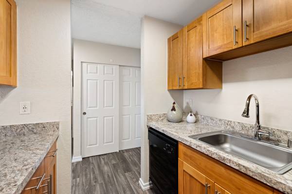 $1,599 / 1br - 680ft2 - WOW!! Pets Welcome! Amazing Community! Open 7 days a week! (Edmonds, Lynnwood, Shoreline, Ballinger)63808008345347121
