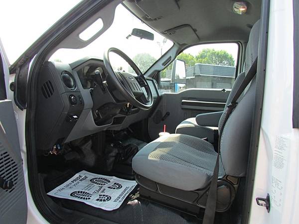 2017 Ford F-650 - Photo 12