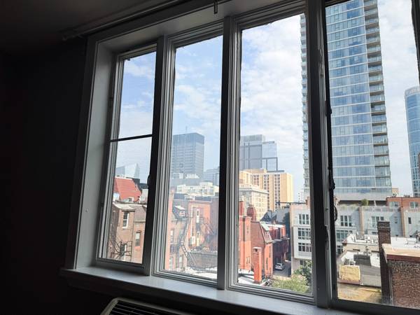 $1,995 / 2hab - Ático de 2hab/1baño con lavandería en 2125 Walnut St! (Rittenhouse Square)63666799441027120