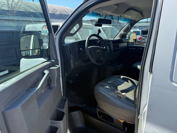 2019 Chevrolet Express 2500 - Photo 2