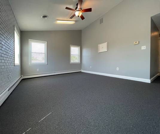 $1,050 / 450ft2 - Beautiful, Quite, Inexpensive Office Space (Arbutus)63694872338817123