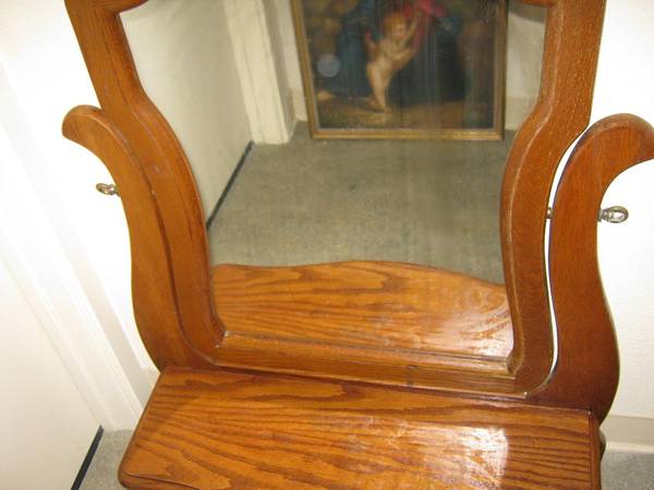 Espectacular espejo antiguo de roble macizo grande con inclinación para maquillaje/afeitado - $199 (redwood city)63471459945347120