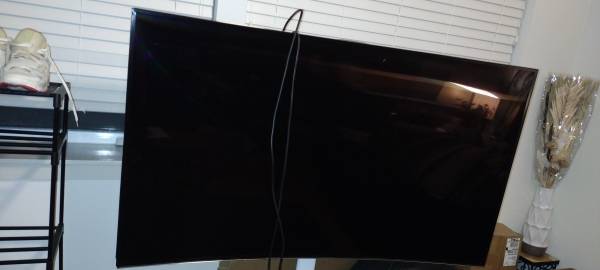70 I 4k Smart curve tv Samsung like New 1