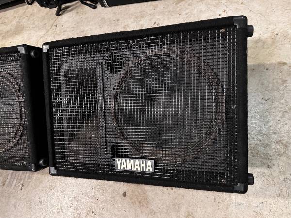 Yamaha 12” stage monitors Pair 1
