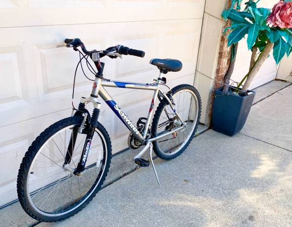 Schwinn mountain bike with front suspension. Med. frame , 26” wheels . See pic 1