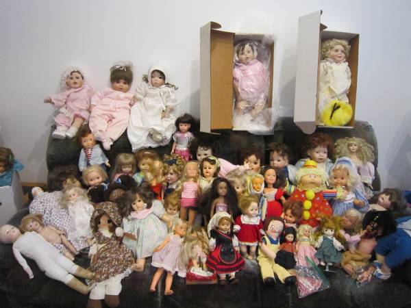 Huge Vintage Doll Collection 1