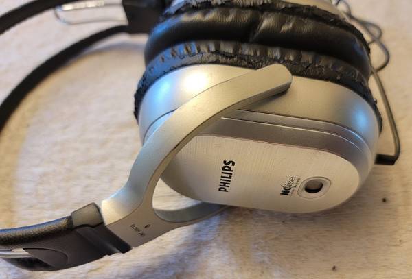 Philips SBCHN110 Noise Canceling Headphones 1