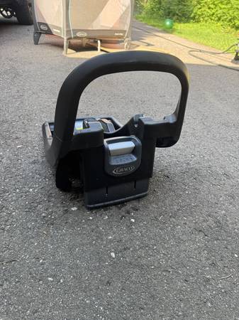 Graco car seat base 1