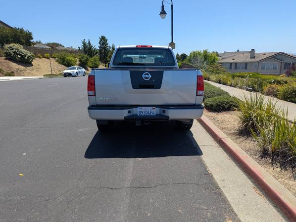 2011 Nissan Titan Crew Cab, plateado/negro, 108k millas, limpio, económico! - $7,500 (hayward / castro valley)63654698861315123