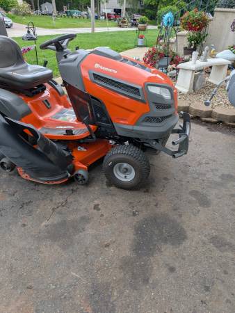 Husqvarna 46 inch cut 24 hp with bagger - $60063470985186819121