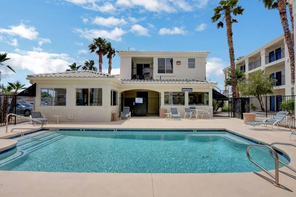 $353 / 1br - 580ft2 - One bedrooms available today! (2200 W. Bonanza Road, Las Vegas, NV)63859500659459122