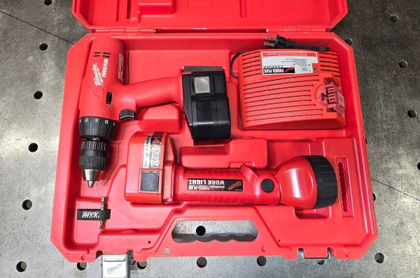 Milwaukee Cordless drill with light 1