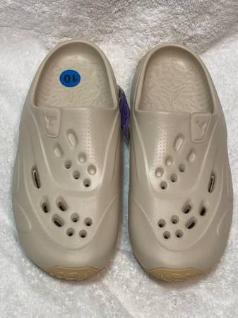 New Pair of NIKE JORDAN ROAM SLIDES SANDALS, Color: Sanddrift/Sesame brown, Size 1