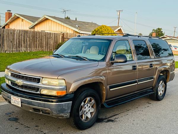 2004 CHEVY SUBURBAN CLEAN IN MINT CONDITION LOW MILES LEATHER SEATS 1